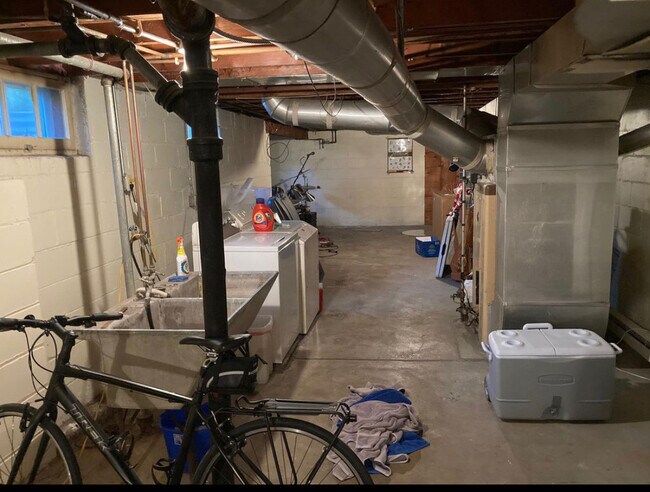 Priavate Basement/Laundry - 5639 Penn Ave S