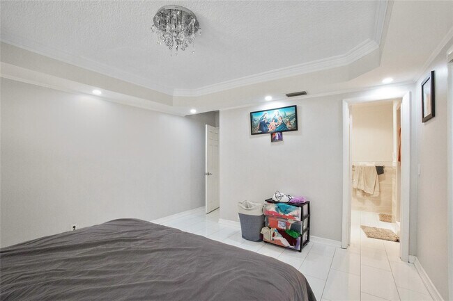 Building Photo - 1311 NE 27th Way