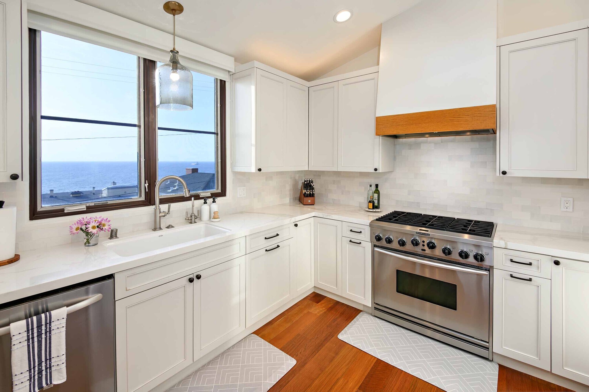 Building Photo - 319 33rd St