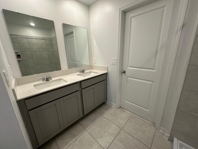 Building Photo - 989 Harold Pass