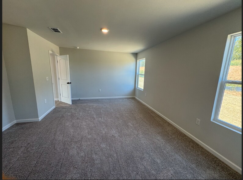 Building Photo - 106 Millbrook Dr