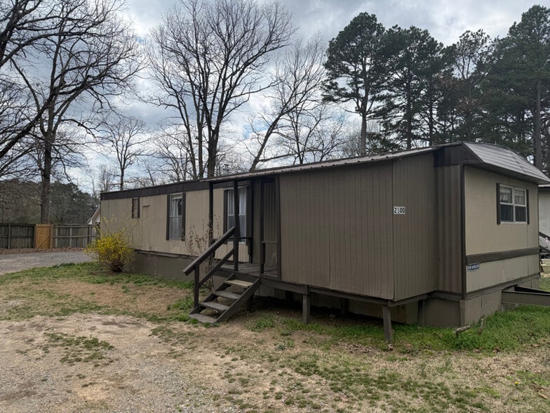 Building Photo - 2100 Roach St