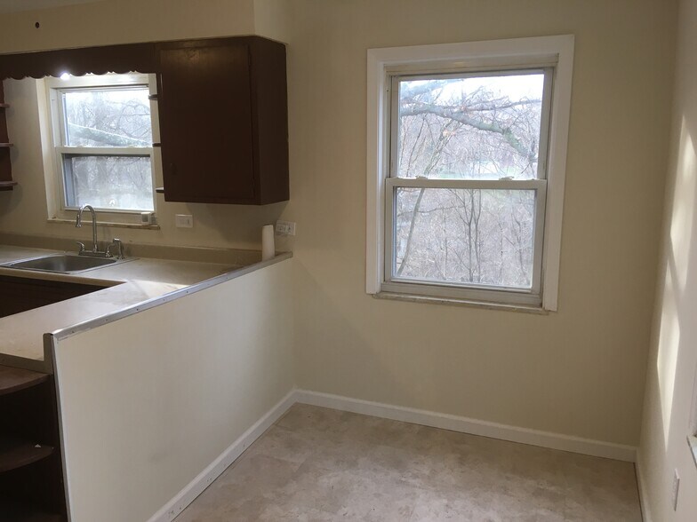 Building Photo - 4561 Mt Troy Rd