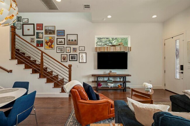 Building Photo - 2812 Oak Springs Dr