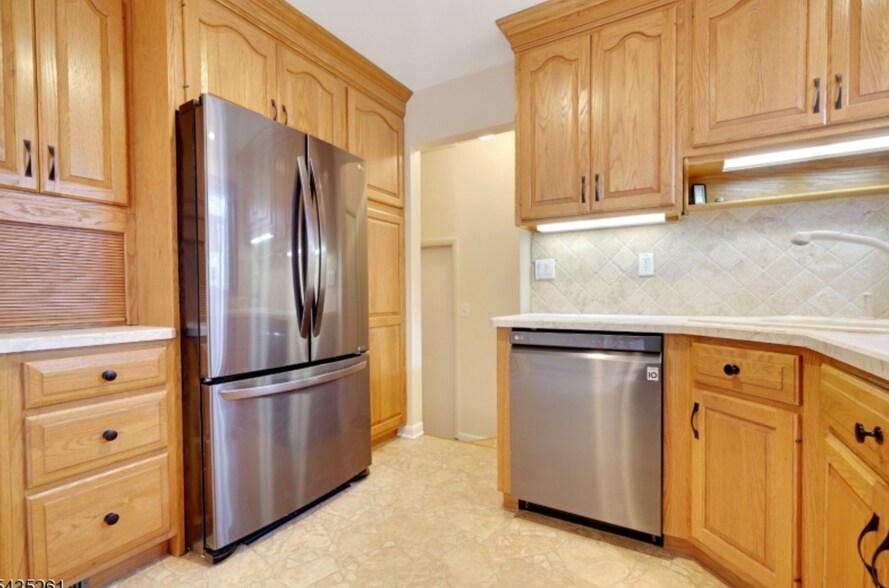 Building Photo - 78 Vones Ln