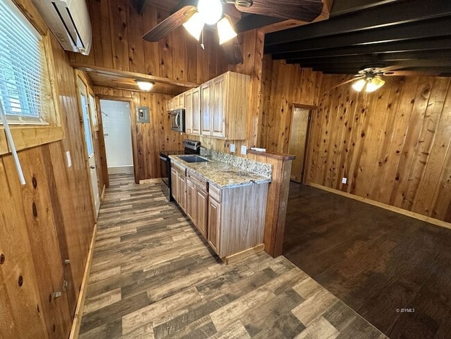 Building Photo - 25630 Oakwood St