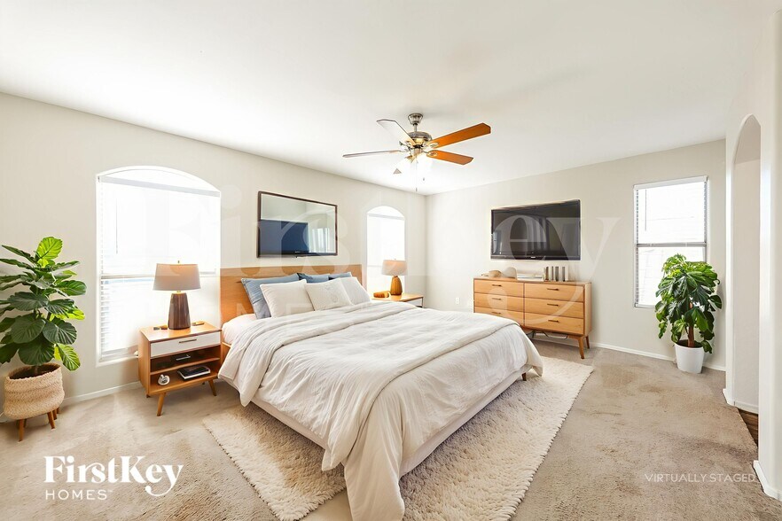 Building Photo - 12922 W Holly St