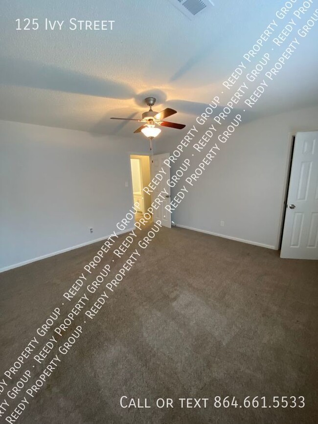 Building Photo - Converse Heights Townhouse - 2 bed / 1.5 bath