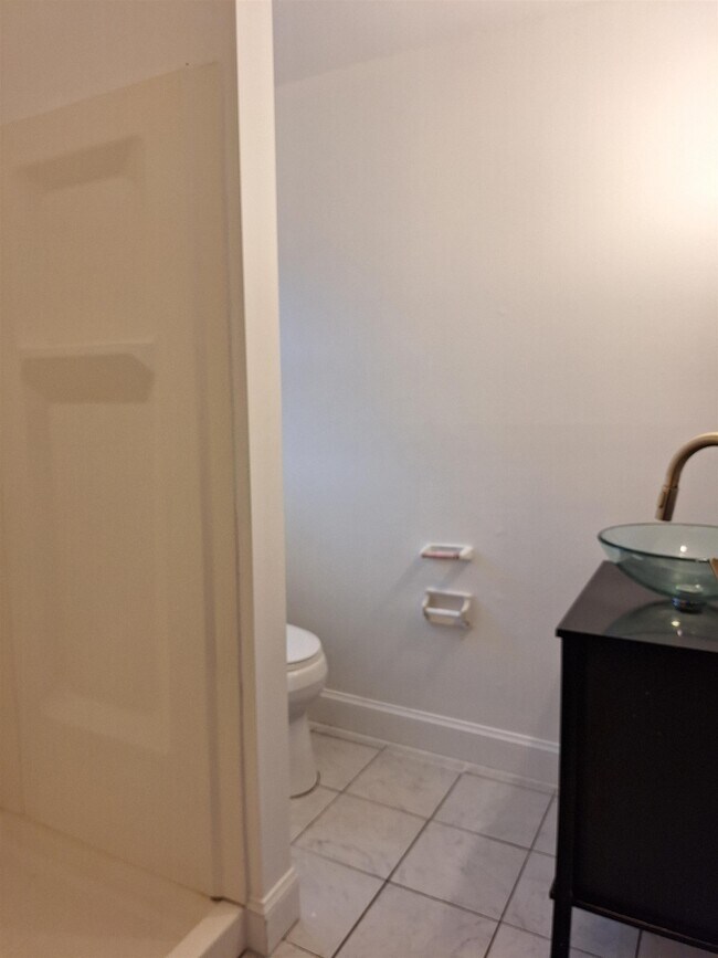 Building Photo - 169 W 51st St