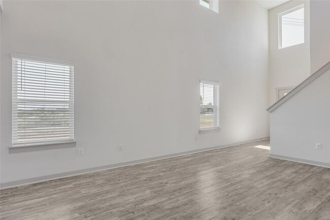 Building Photo - 8340 Mimi Ln