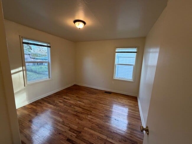 Building Photo - Charming 4 Bedroom ~ 1 Bathroom Home in Southeast Corvallis