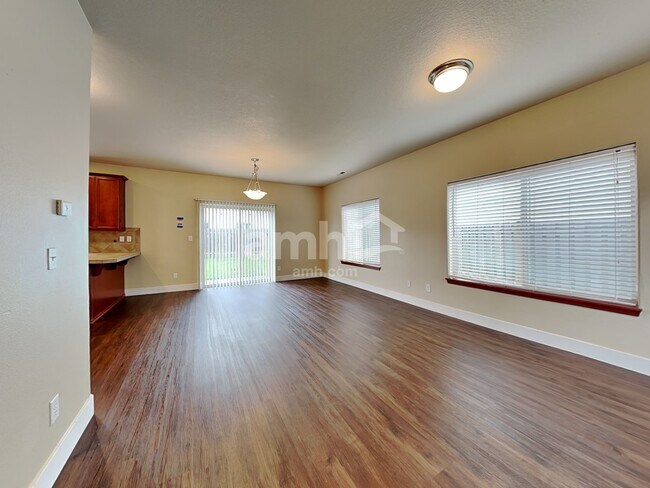 Building Photo - 1115 SE Rollins Ave