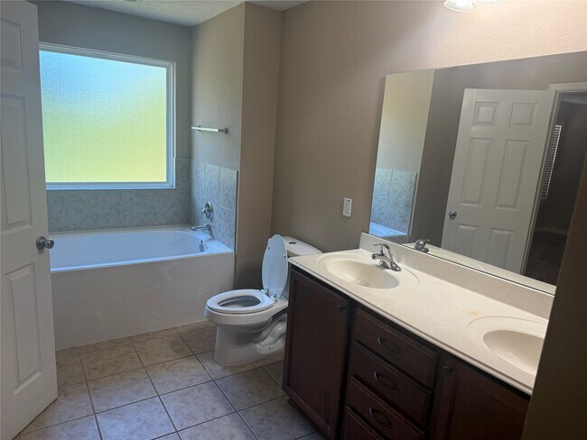 Building Photo - 15326 Trinity Meadow Dr