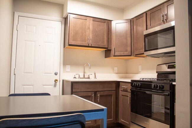 Interior Photo - 107 E Healey