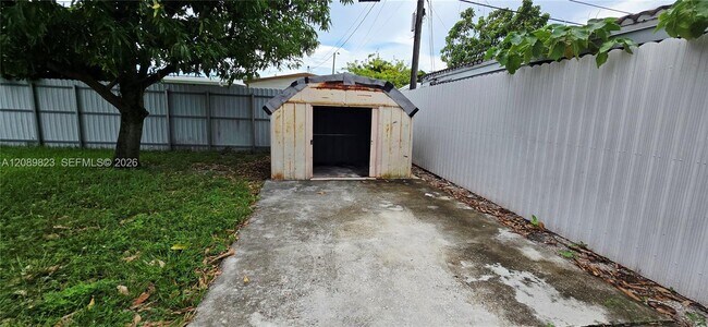 Building Photo - 580 W 34th Pl
