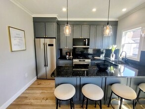 Building Photo - 93 Grove St