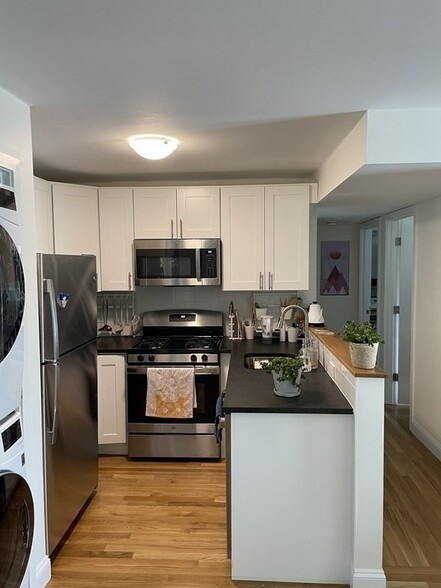 Building Photo - 255 Beacon St