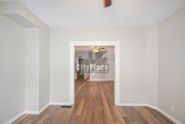 Building Photo - 2862 Highland Pl