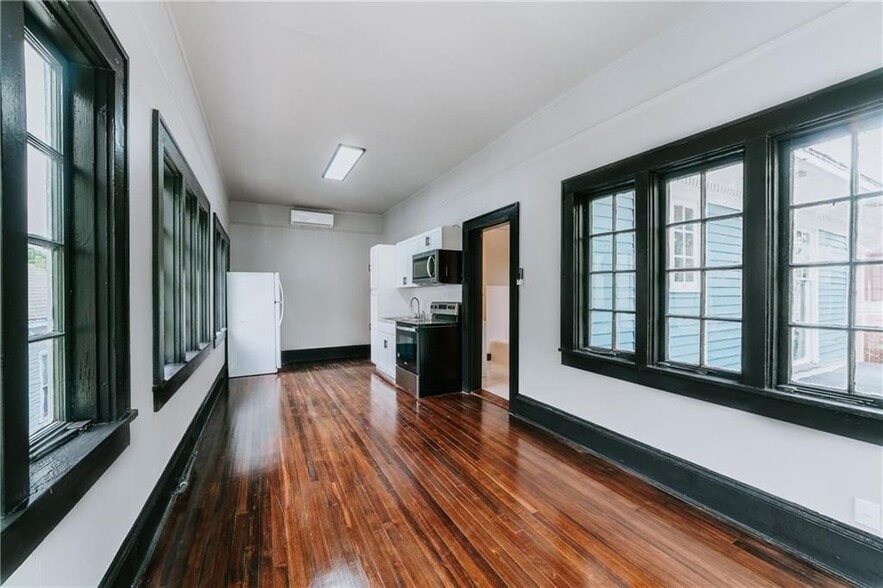 Building Photo - 207 Michigan Ave