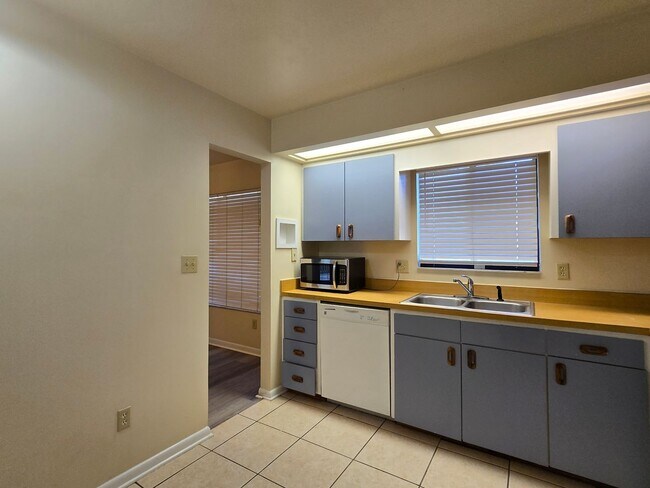 Building Photo - 5315 SW 81st Terrace