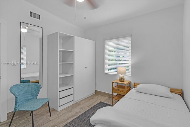 Building Photo - 3850 Charles Terrace