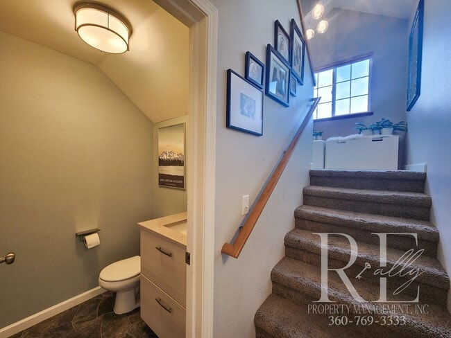 Building Photo - Elegant Silverdale Home with Private Backyard Oasis