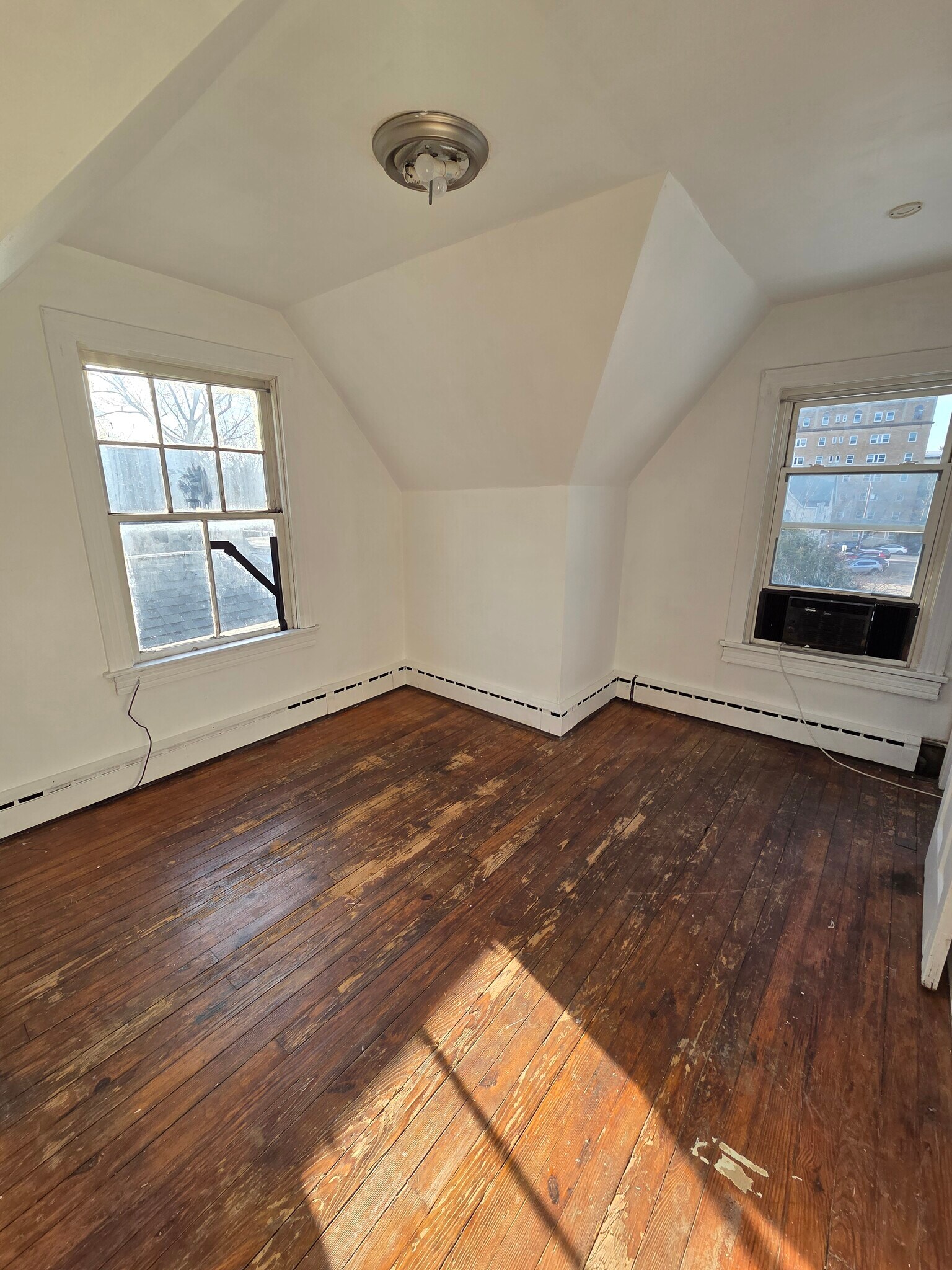 Building Photo - 365 S River St