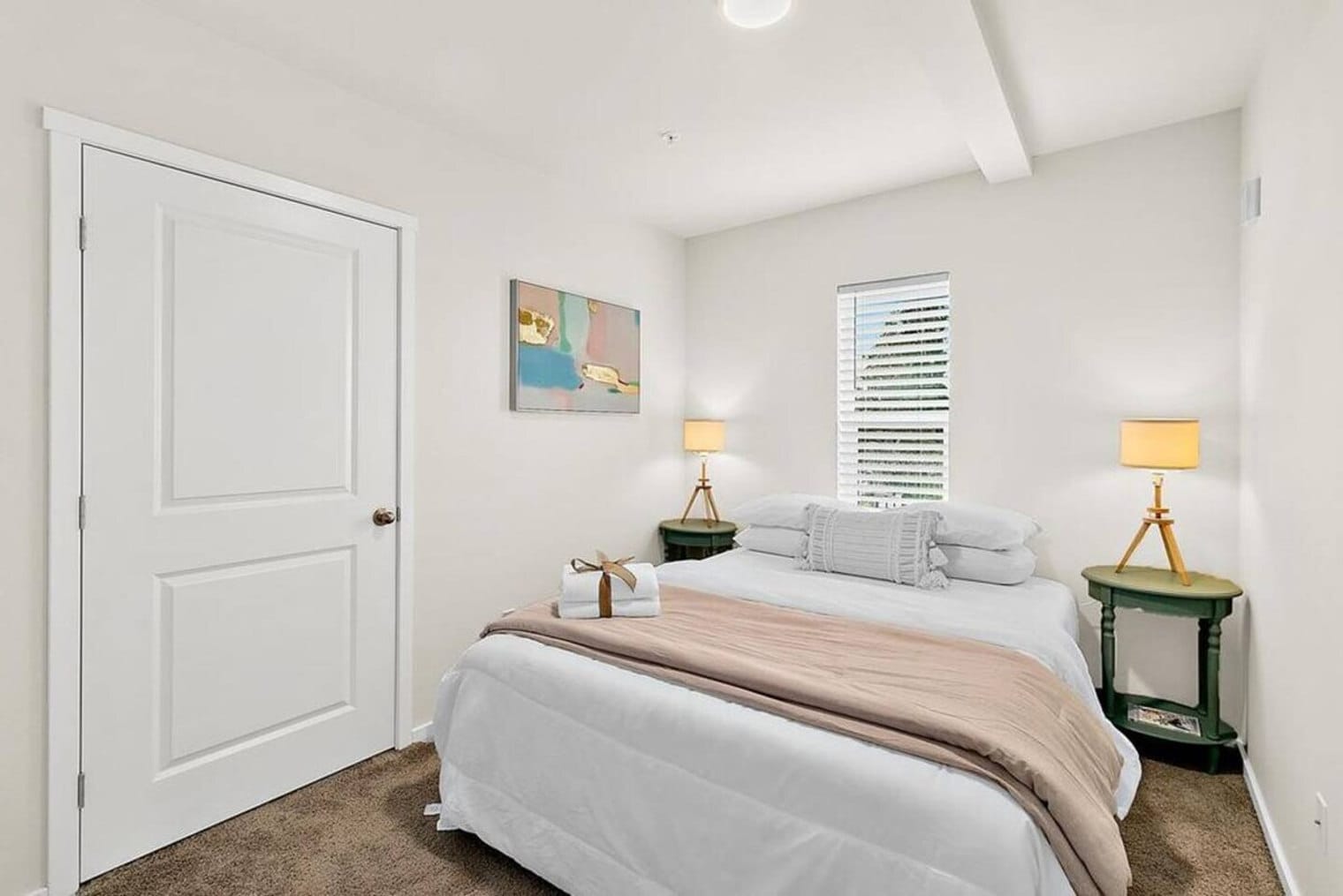 Building Photo - 704 E Wright Ave