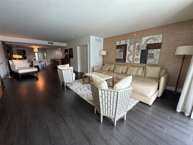 Building Photo - 9400 W Bay Harbor Dr