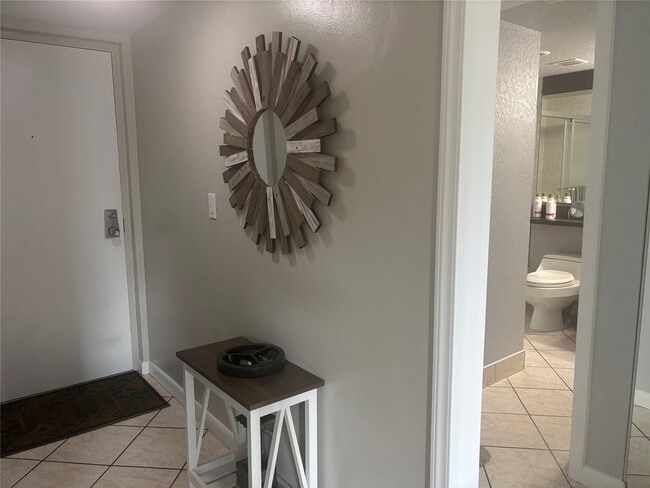 Building Photo - 900 River Reach Dr