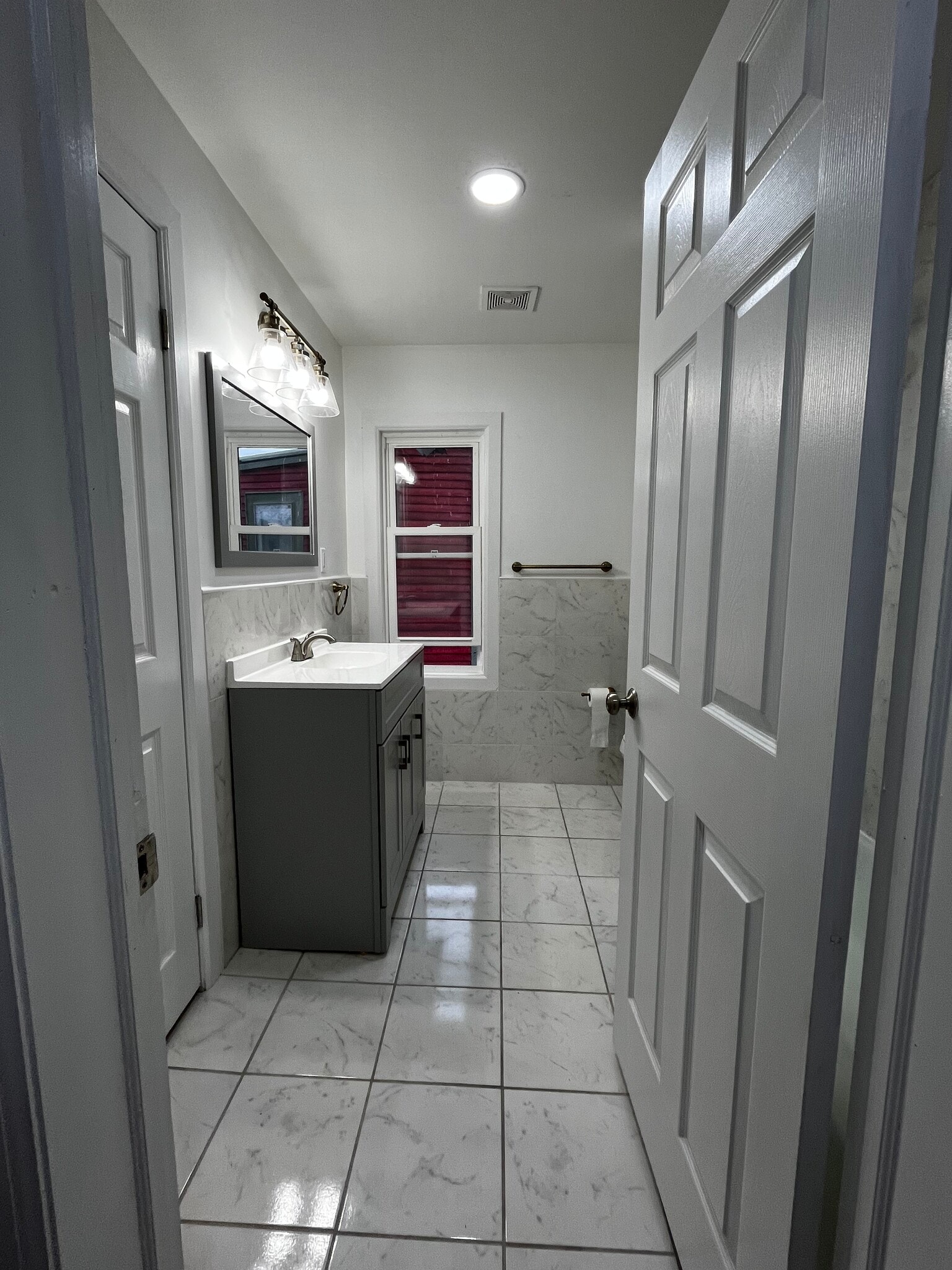 Bathroom - 1110 Lake St