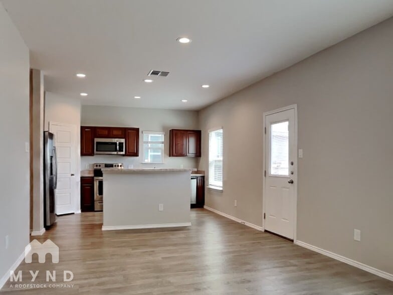 Building Photo - 7504 Rose Robin Run Ct