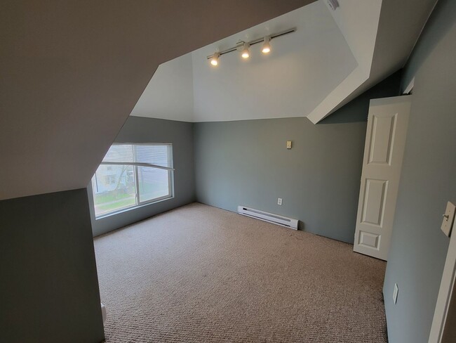 Building Photo - 2107-2107 E 5th St