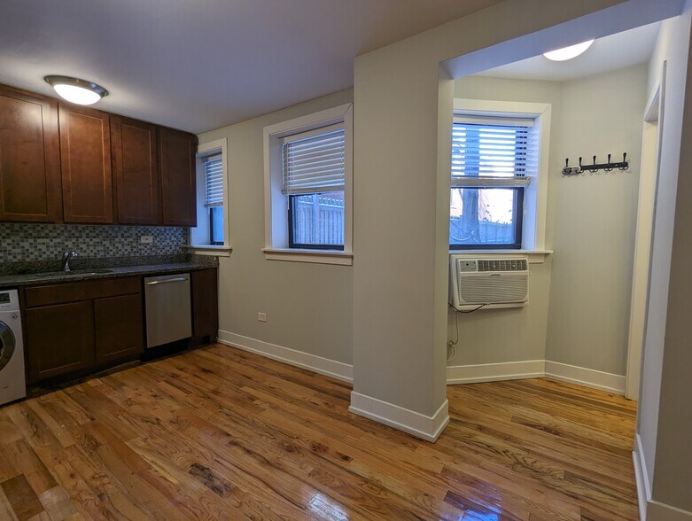 Building Photo - 556 W Arlington Pl