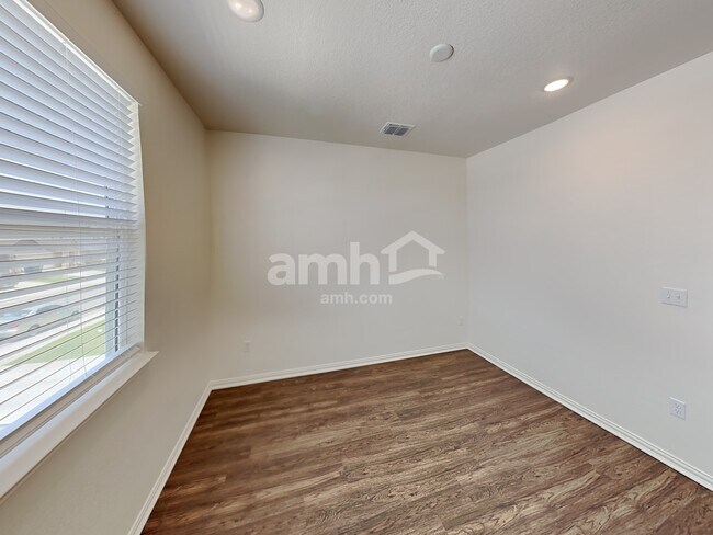 Building Photo - 2716 Geronimo Creek