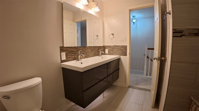 Building Photo - 12550 Piping Rock Dr