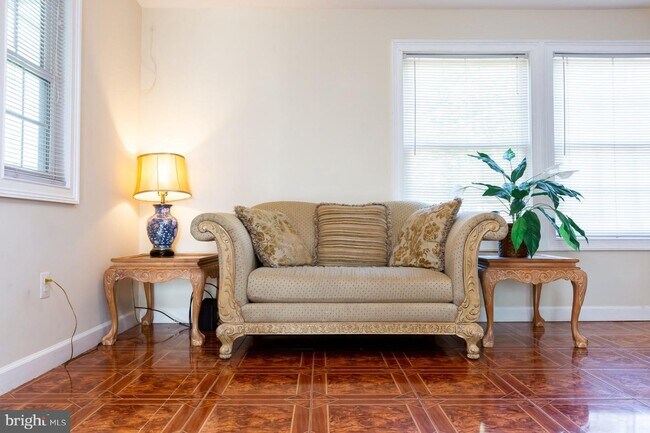 Building Photo - 303 Lincoln Ave