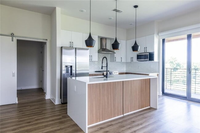 Building Photo - 112 Rogers St NE