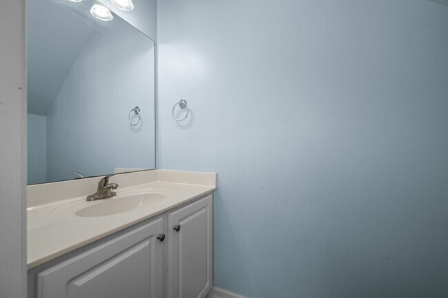 Building Photo - Creekside at Brentwood!