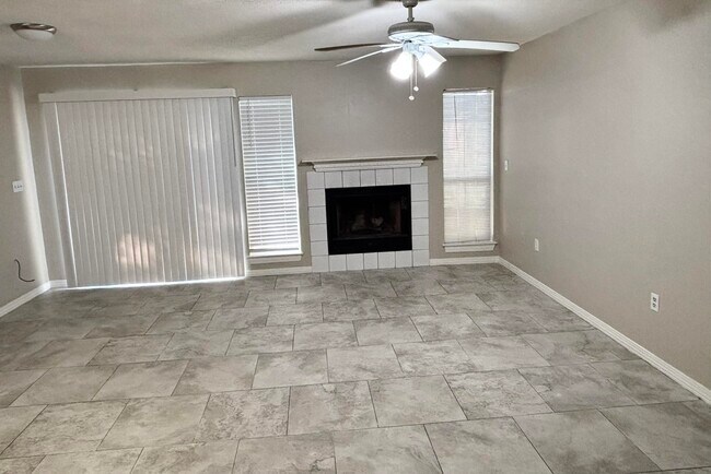 Building Photo - 606 Virginia Oak Ct