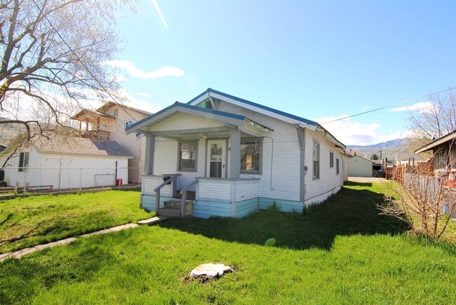 Building Photo - Rare 1 Bedroom House for Rent!