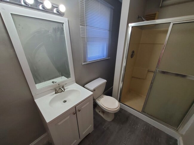 Building Photo - Three-bedroom 2 Full Bath Single-Family Ho...