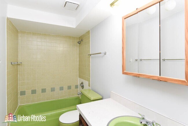 Building Photo - 3042 N Central Ave