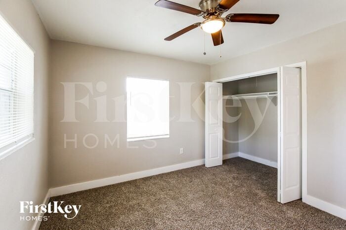 Building Photo - 810 NW 186th Dr