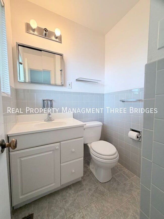 Building Photo - 90 Canisius Ln