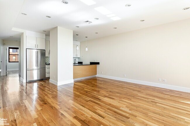 Primary Photo - Big 3 Bedroom w/Private Balcony