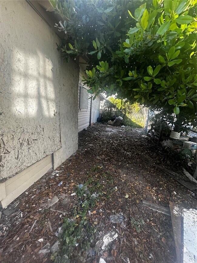 Building Photo - 1919 SW 2nd St