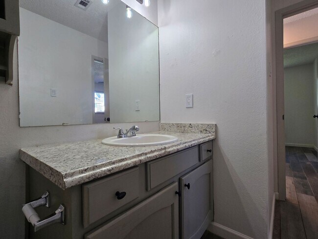 Building Photo - 2408 Windmill Dr