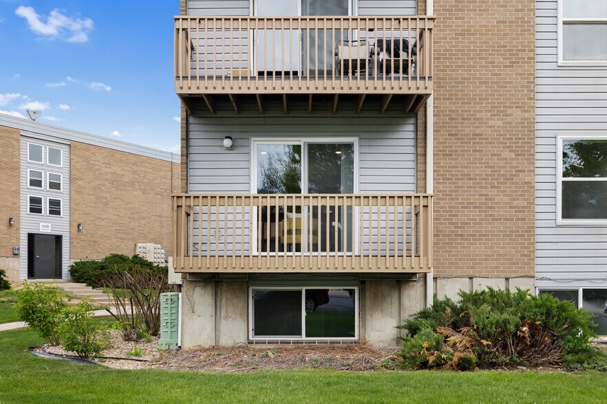 Building Photo - 1606 Cottonwood Dr