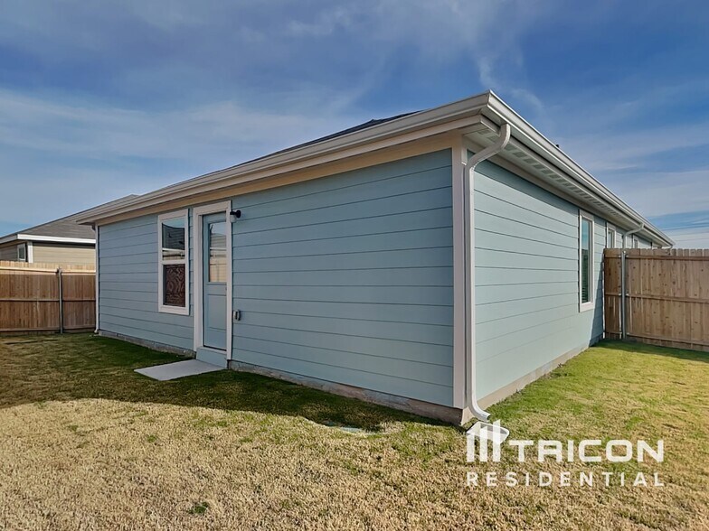 Building Photo - 11827 Mancos Trl